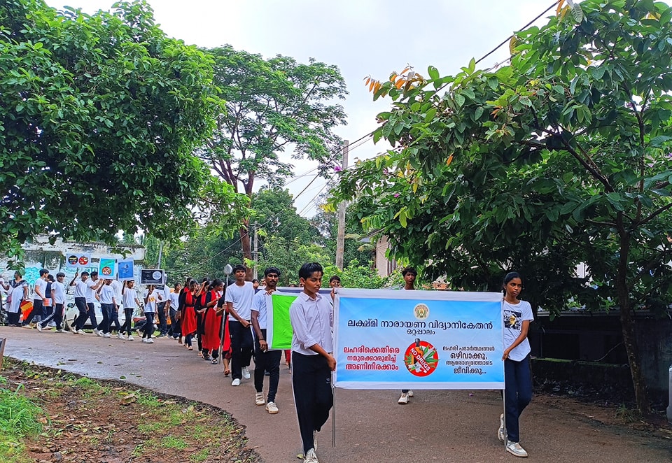 Flash mob and rally to raise awareness and spread the message of a drug-free world